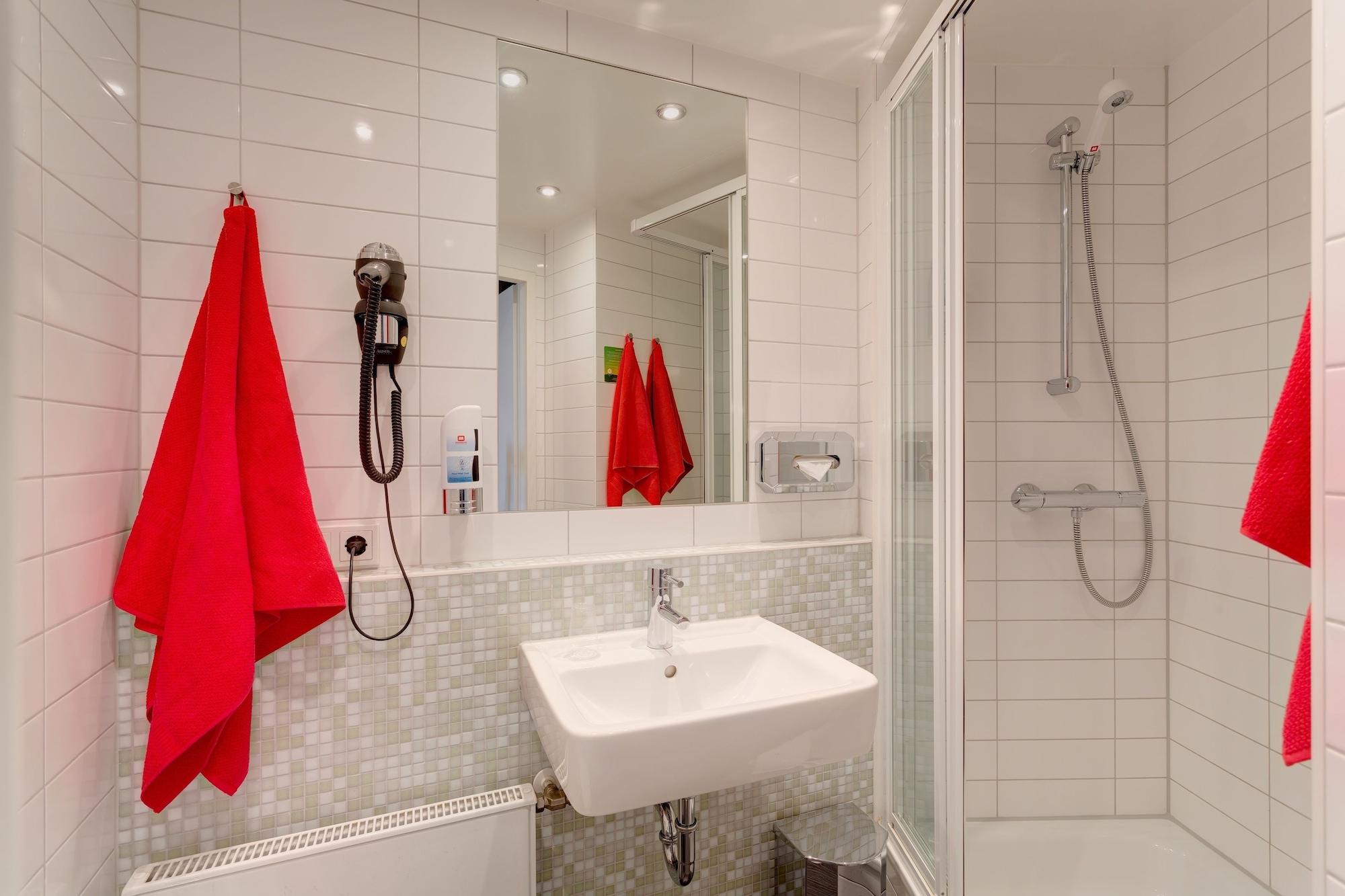 Meininger Hotel Berlin Alexanderplatz Ngoại thất bức ảnh