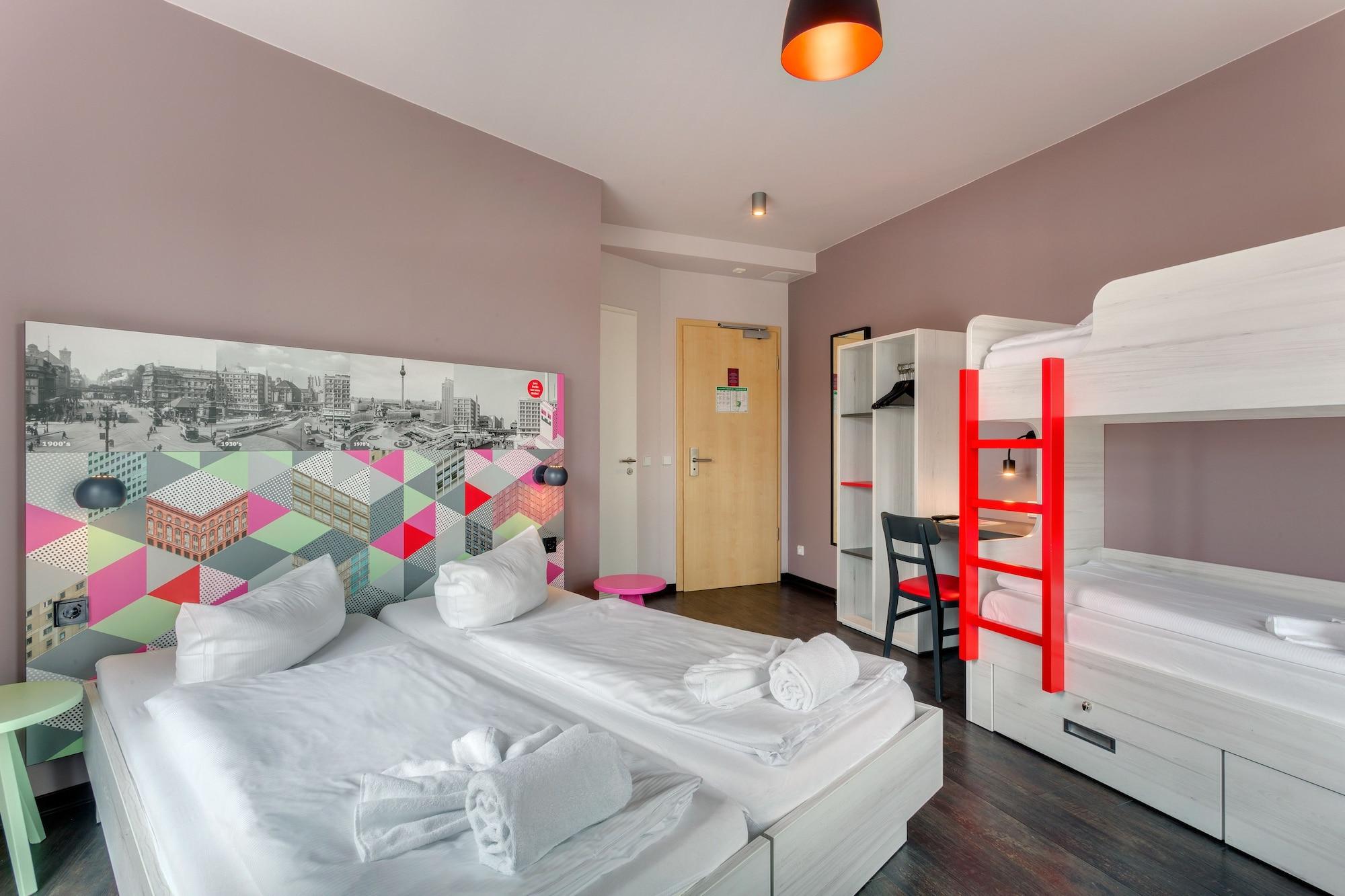 Meininger Hotel Berlin Alexanderplatz Ngoại thất bức ảnh