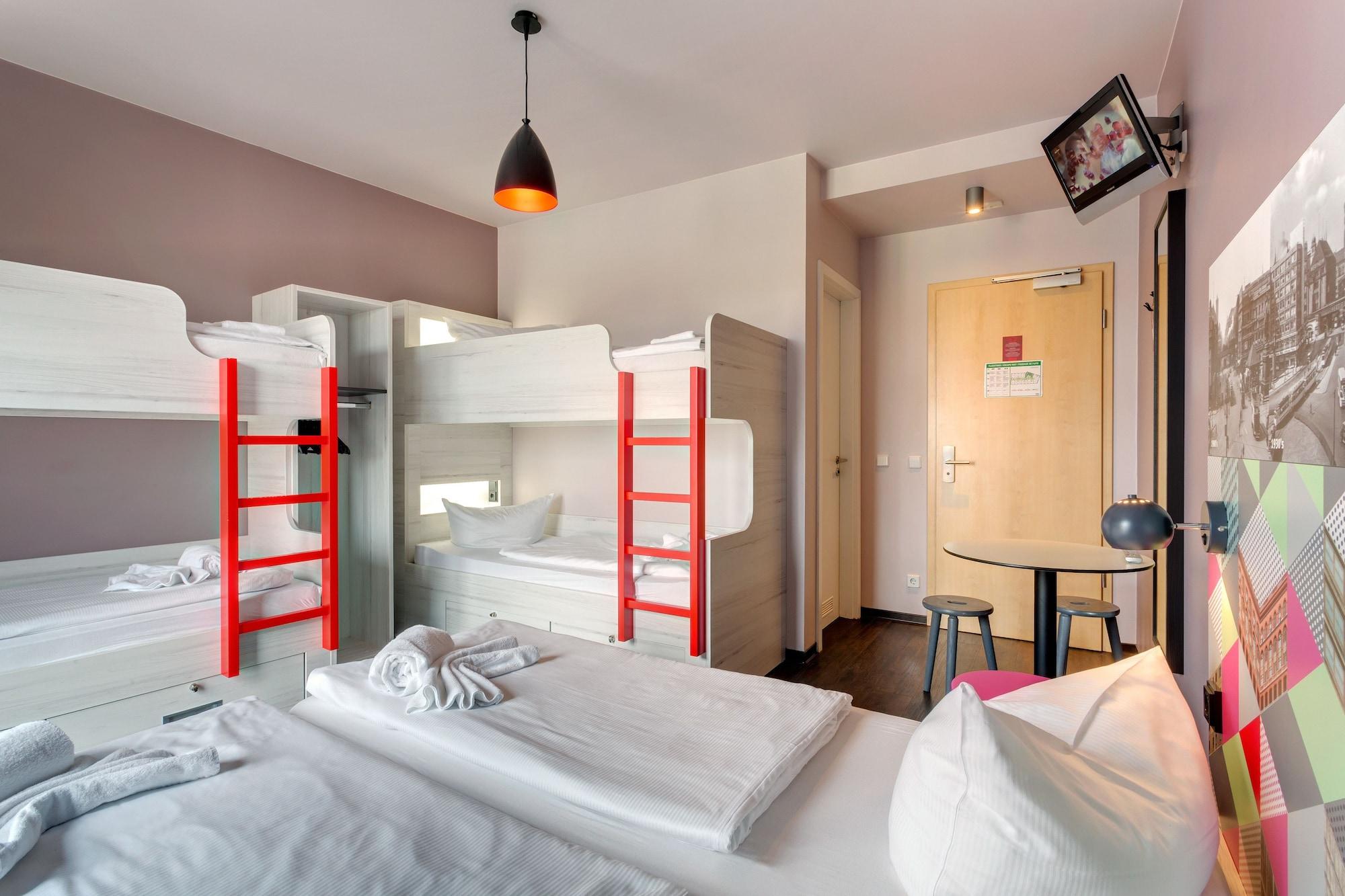 Meininger Hotel Berlin Alexanderplatz Ngoại thất bức ảnh