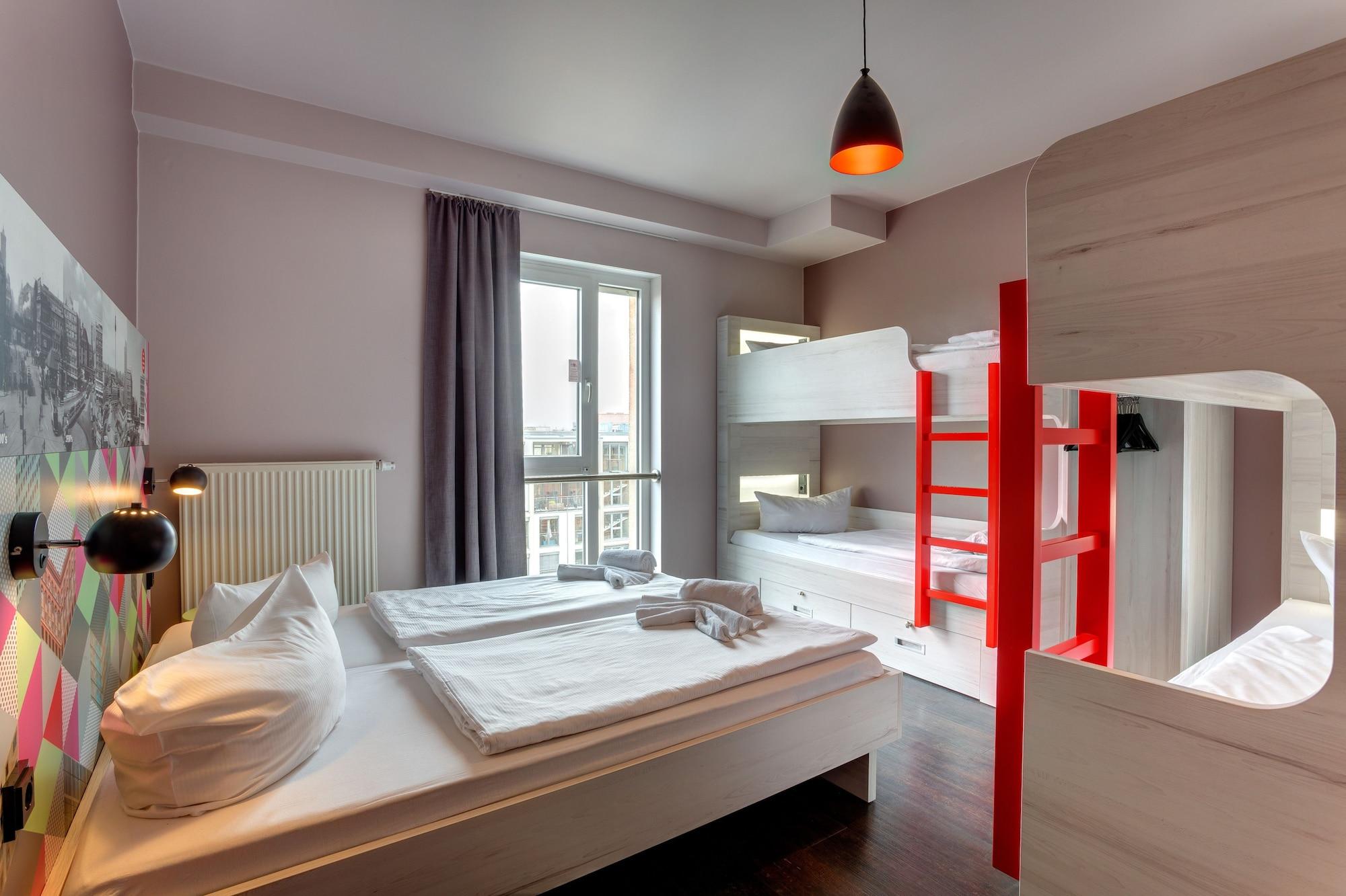 Meininger Hotel Berlin Alexanderplatz Ngoại thất bức ảnh