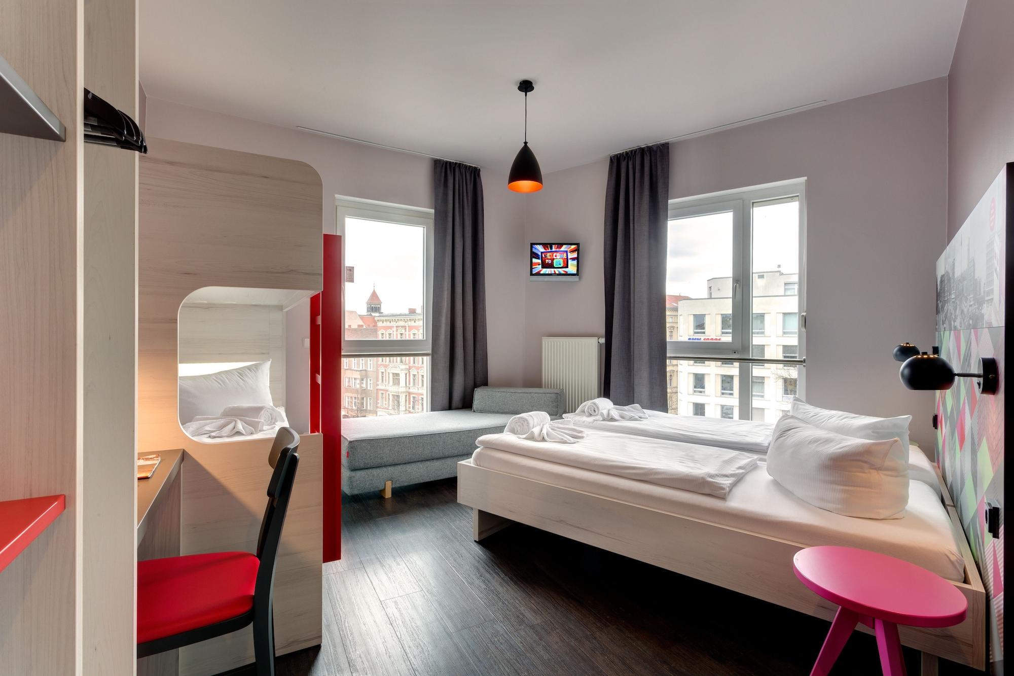 Meininger Hotel Berlin Alexanderplatz Ngoại thất bức ảnh