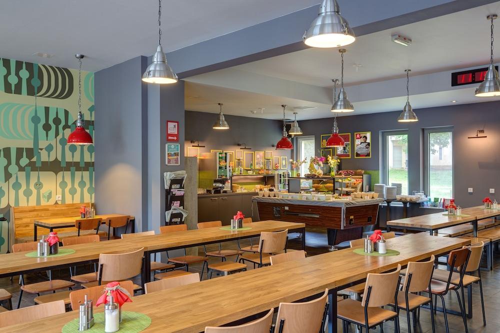 Meininger Hotel Berlin Alexanderplatz Ngoại thất bức ảnh