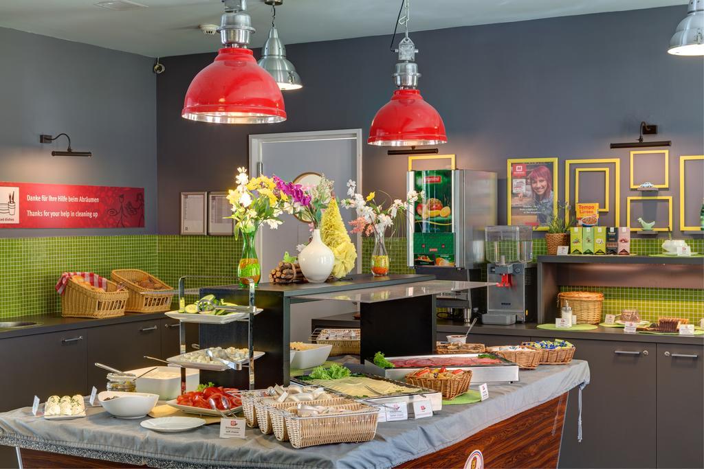 Meininger Hotel Berlin Alexanderplatz Ngoại thất bức ảnh