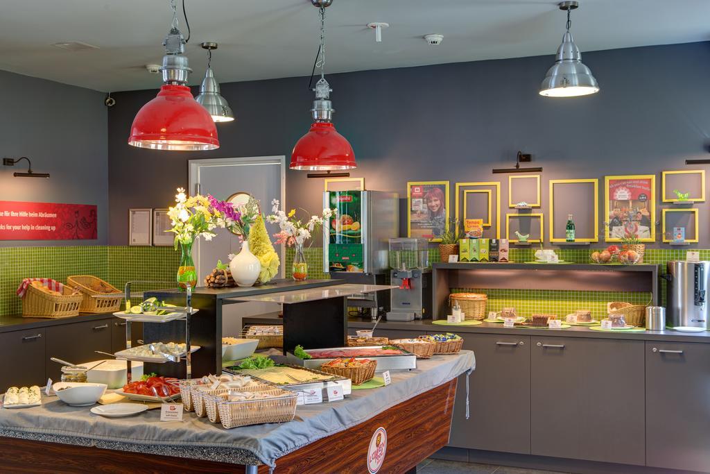 Meininger Hotel Berlin Alexanderplatz Ngoại thất bức ảnh