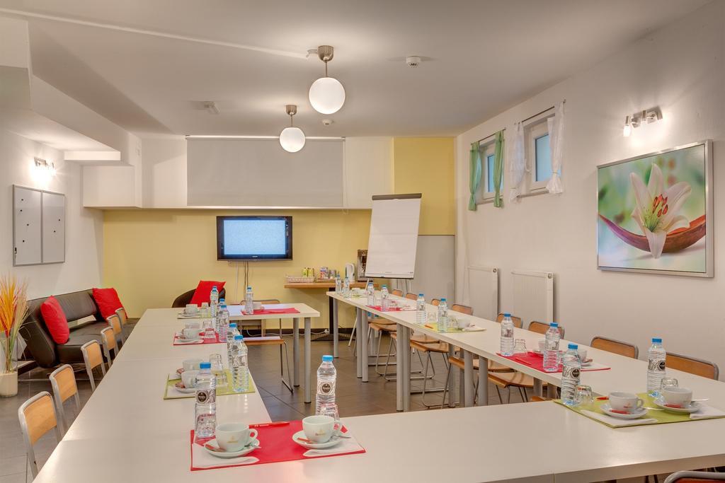 Meininger Hotel Berlin Alexanderplatz Ngoại thất bức ảnh