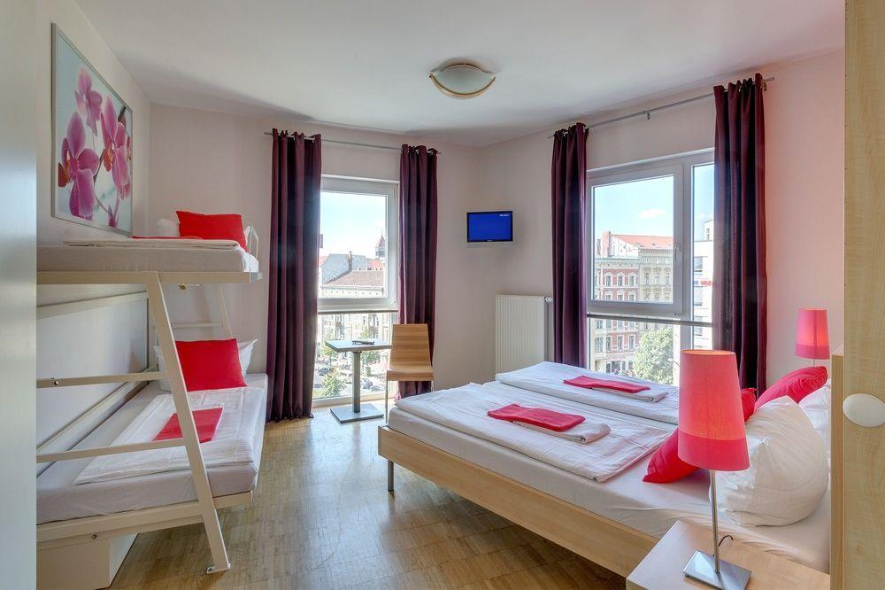 Meininger Hotel Berlin Alexanderplatz Ngoại thất bức ảnh