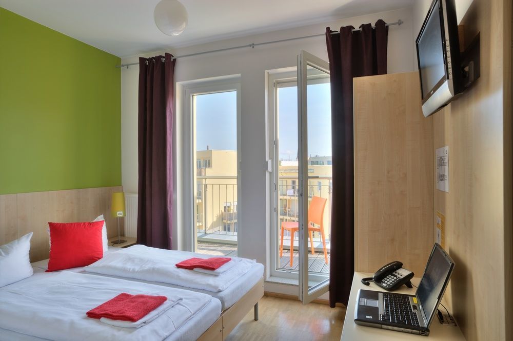 Meininger Hotel Berlin Alexanderplatz Ngoại thất bức ảnh