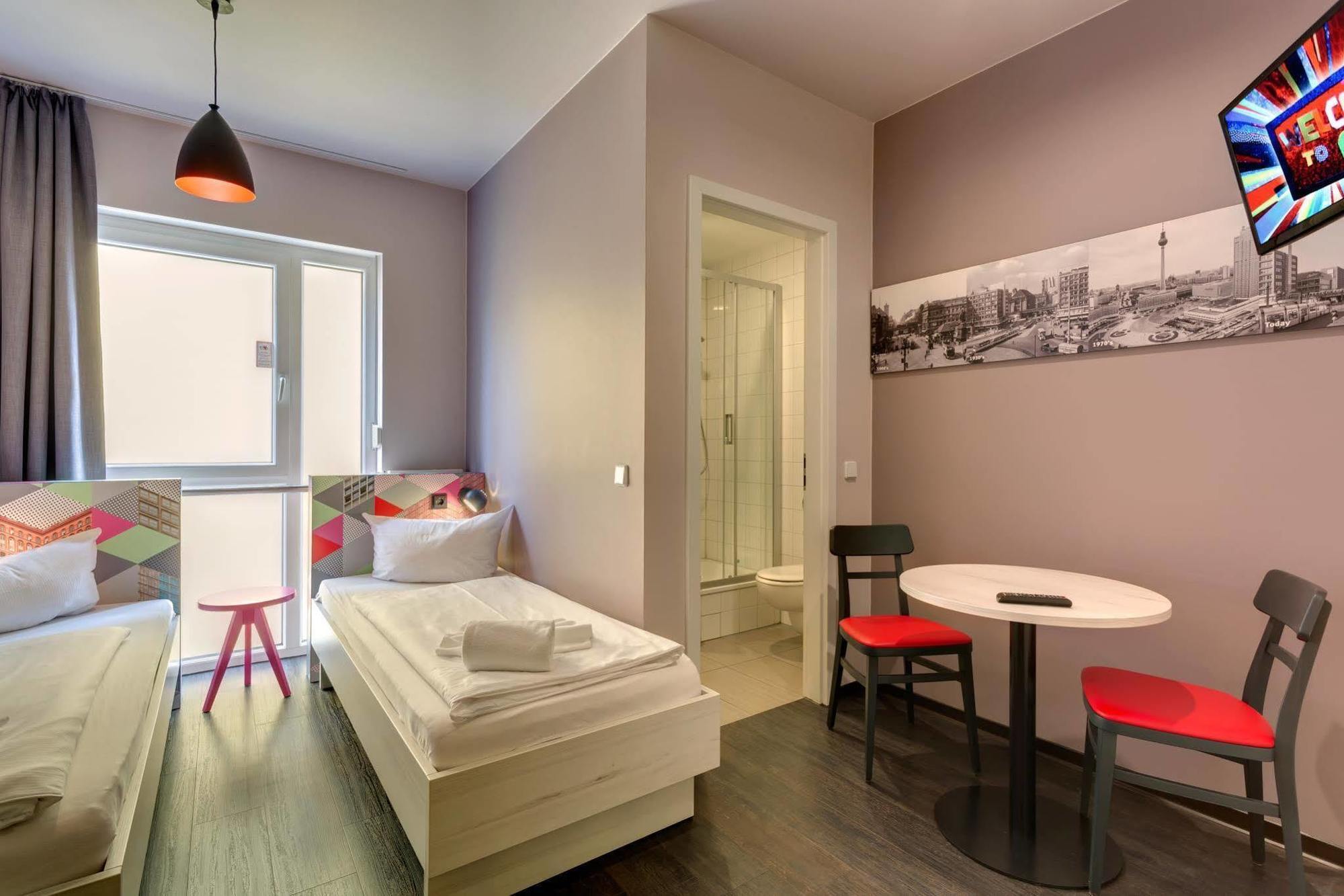 Meininger Hotel Berlin Alexanderplatz Ngoại thất bức ảnh