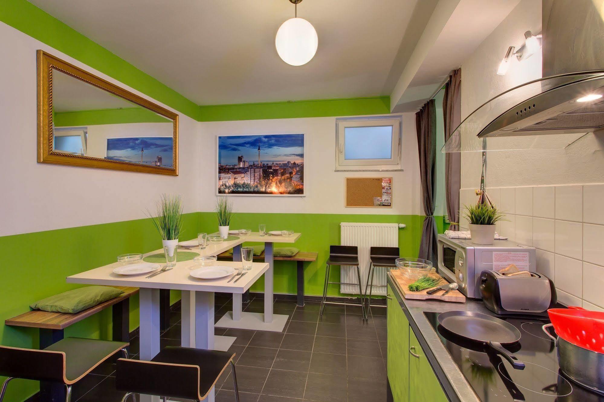 Meininger Hotel Berlin Alexanderplatz Ngoại thất bức ảnh